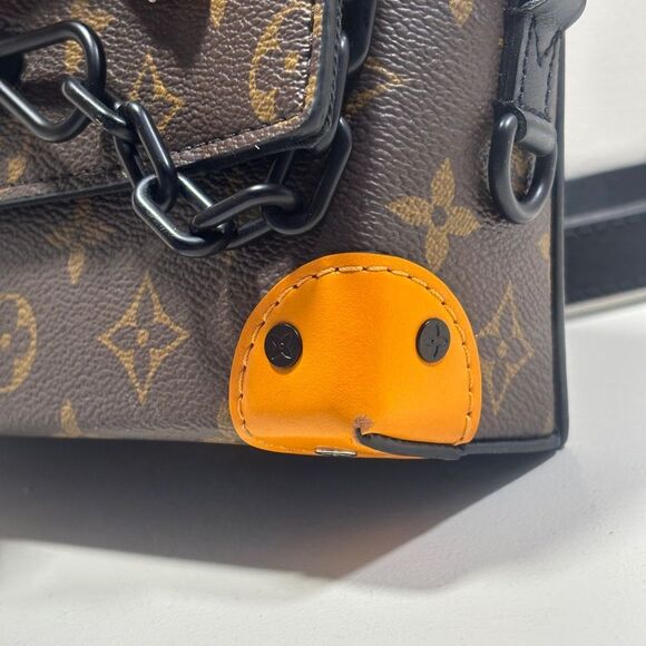 Louis Vuitton Wearable Wallet - Picture 7 of 11